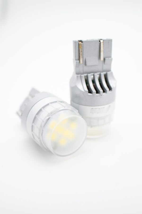 Лампа светодиодная Blick 7443(W21/5W)-2835-8SMD Белый 12V 2шт